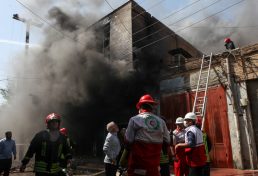 مهار آتش در پاساژ بعد از پنج ساعت/ نه زخمی در آتش‌سوزی