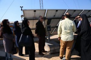 بازدید جمعی از مدیران شهرداری رشت از پنل خورشیدی سازمان