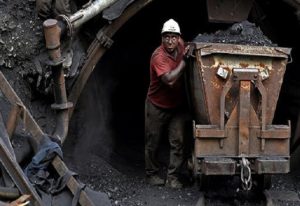 در خطر بودن جان پانصد معدن کار دیگر در معادن قیر طبیعی گیلان‌غرب